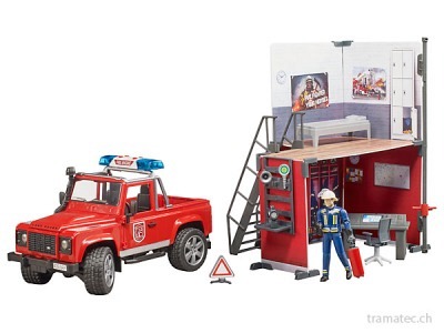 Bruder Feuerwehrstation mit Land Rover Defender und Feuerwehrmann